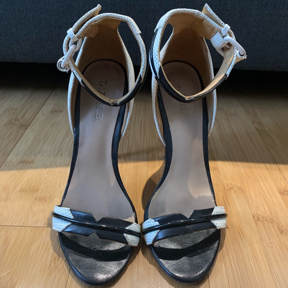 L.A.M.B black white pump